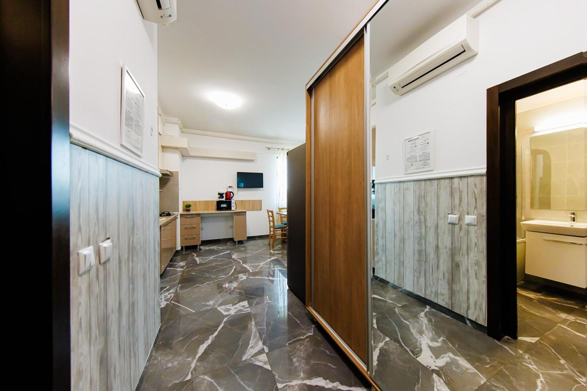 Luxury Glam Apartments Iasi At Lazar Palas Exterior photo