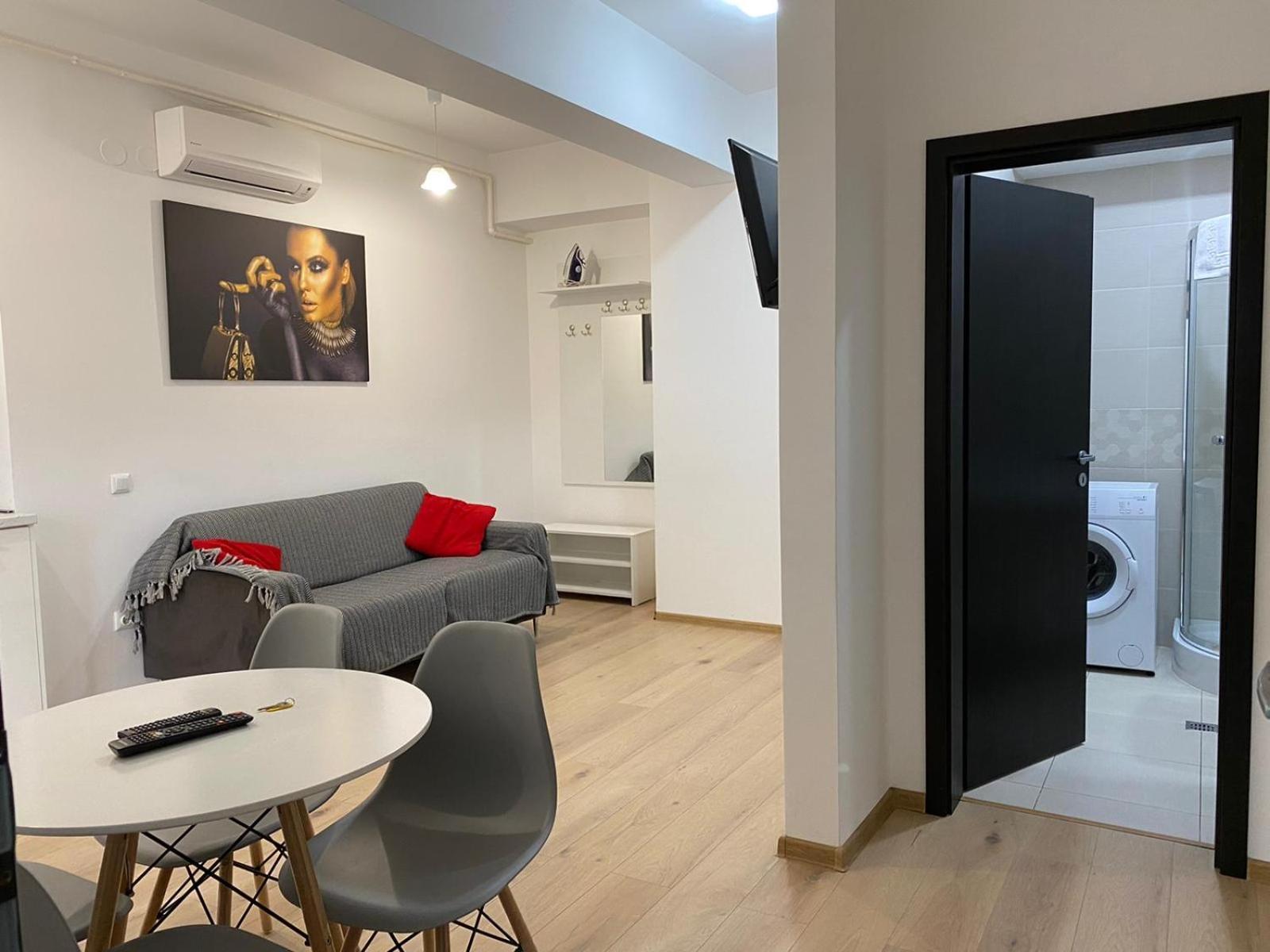 Luxury Glam Apartments Iasi At Lazar Palas Exterior photo